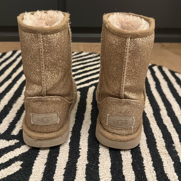 UGG Australia Classic Short II Glitter Sparkle Girls Boots Gold Size 13 - Picture 3 of 9